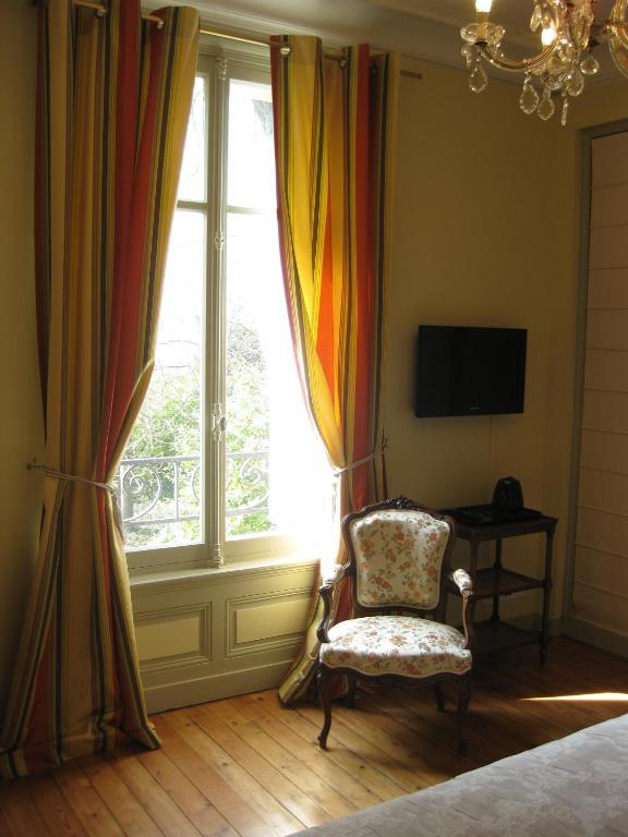Château de Launay Mery-Corbon Phòng bức ảnh