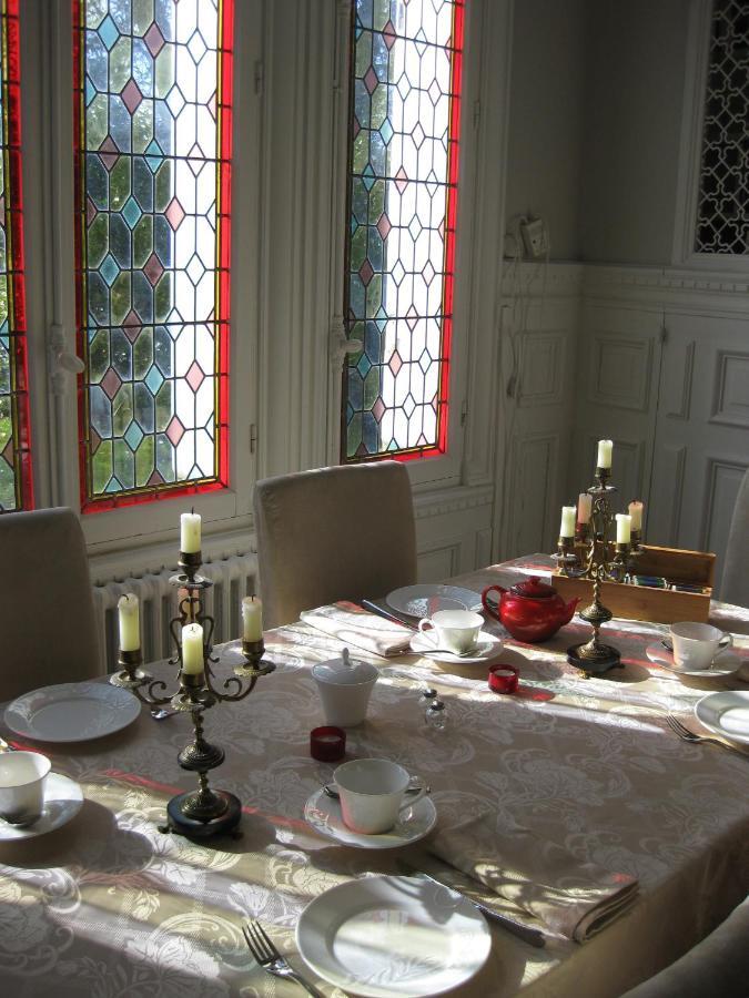 Château de Launay Mery-Corbon Ngoại thất bức ảnh