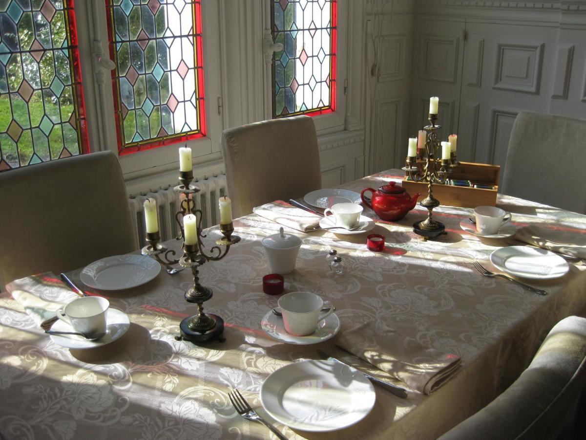 Château de Launay Mery-Corbon Ngoại thất bức ảnh